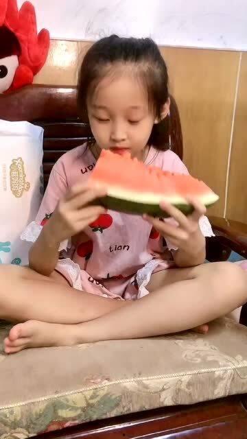 吃瓜精神小妹妈妈,培养孩子的独立观察能力